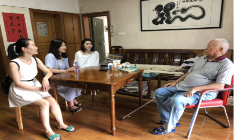 离退休人员管理办公室重阳前夕看望慰问离休干部