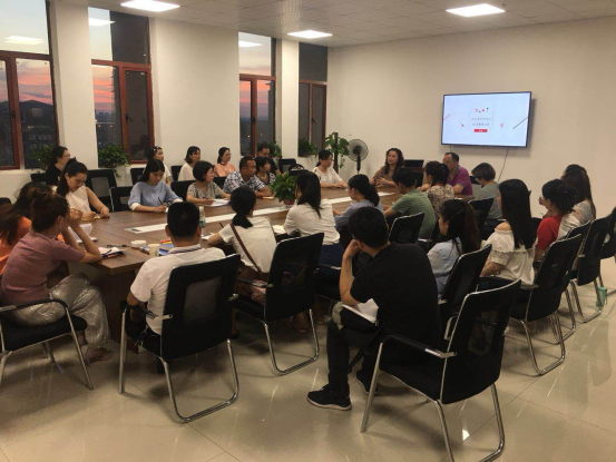 社文系召开毕业设计指导教师培训会