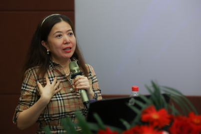 中国人民大学栾轶玫教授应邀到SUNBET讲学