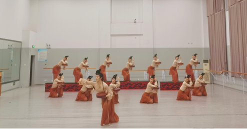 学院积极备战第十三届中国舞蹈“荷花奖”