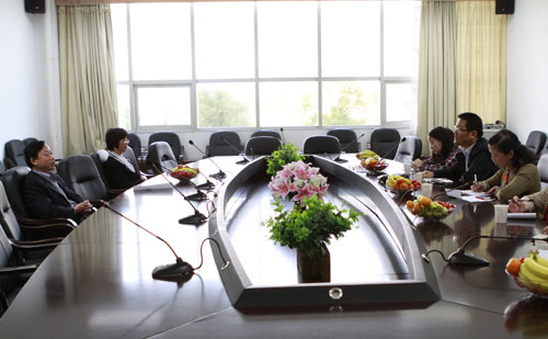 副院长余会春带队考察湖南农业大学图书馆