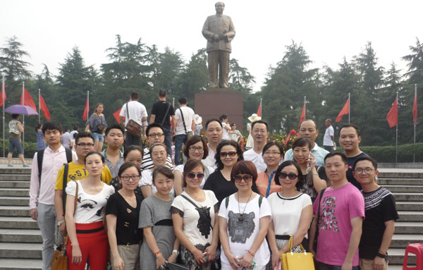 践行群众路线 观摩实景演出