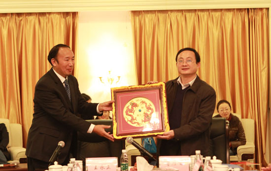 西南民族大学校友总会湖南省分会成立大会在我院举行