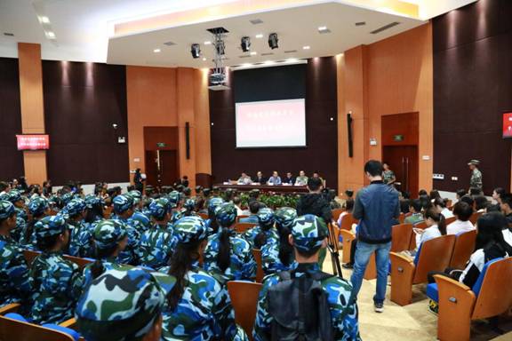 我院2016级新生军训总结表彰大会隆重召开