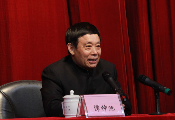 湖南省政协副主席、省文联主席谭仲池来我院讲学