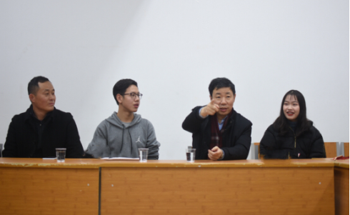 院长张勇与学生干部共话青春理想