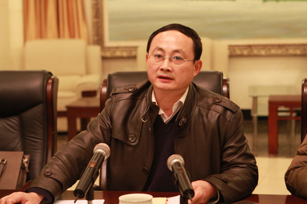 学院召开党的群众路线教育实践活动中心组学习会议