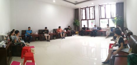 以榜样共勉，关怀情深