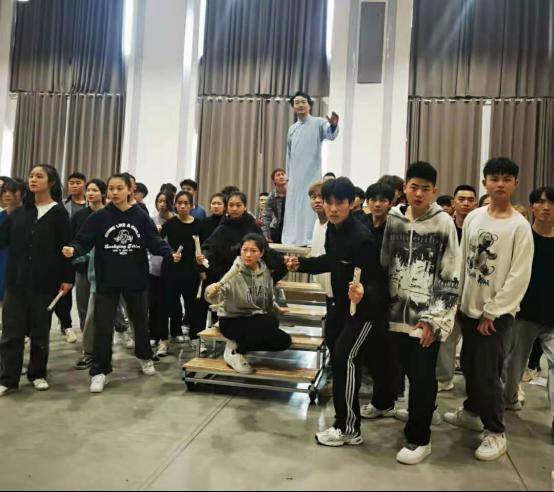 大型原创现代花鼓戏《徐特立》即将首演，湖艺师生献礼建党百年