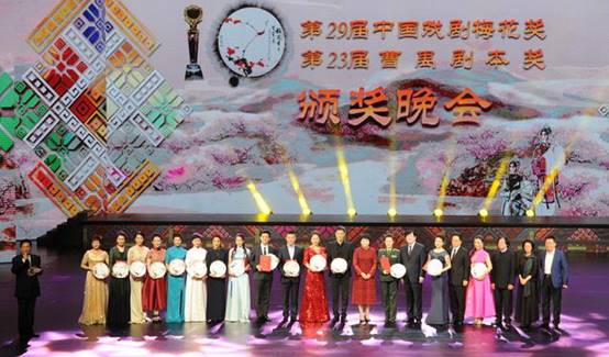 知名校友雷佳作为第四代“白毛女”荣获梅花奖