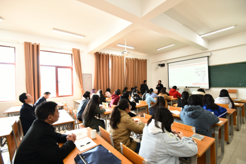 省文明高校考核组专家随堂听取学院思政理论课