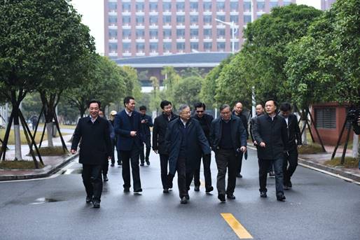 省人大常委会党组副书记、副主任王柯敏一行来院调研