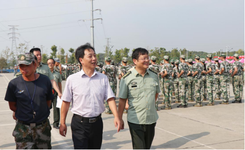 王章华等院领导现场检查指导新生军训工作