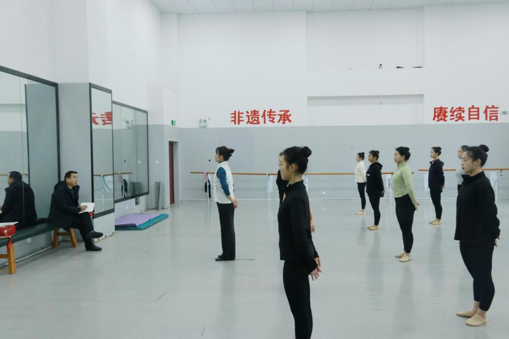 校领导带队深入一线督查“开学第一课”