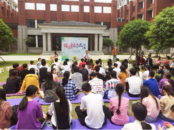 院党委书记王章华与青年学子对话青春