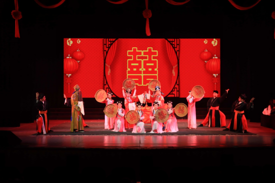 品花鼓魅力 赏红豆情缘——学院2022届毕业设计优秀作品展演精彩继续