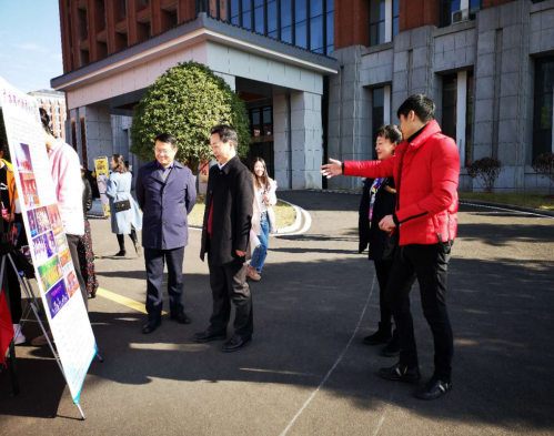 百余家用人单位来校招贤揽才