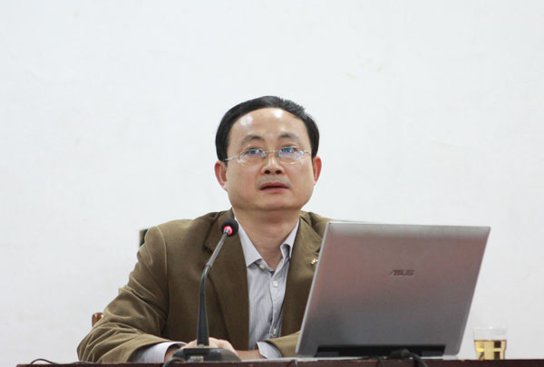 党委书记鲁雁飞教授为党员干部上党课