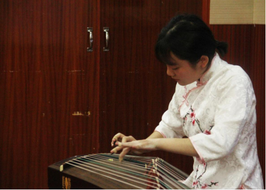 参加国赛弹拨乐赛项选手第三次考核举行