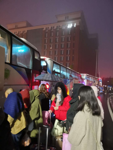 艺苑学子抵达深圳积极备战央视春晚