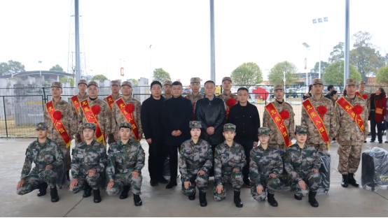 学校举行2024年春季大学生参军入伍欢送会