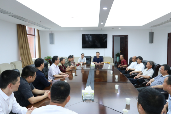 雪峰村为我院赠送锦旗