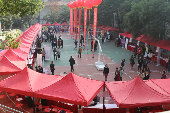 学院举行2018届毕业生招聘会