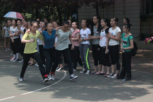 舞蹈系学生趣味运动会圆满结束