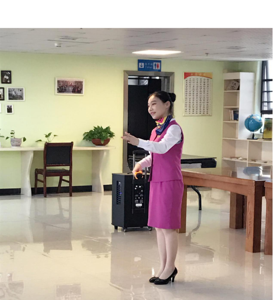 社文系赴青松老年公寓开展爱心活动