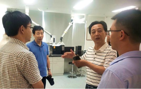 院领导带队调研安化黑茶产学研用直播基地相关情况