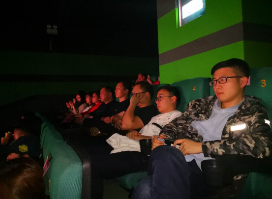 社文系党支部组织观看《厉害了，我的国》