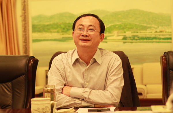 学院党委集中培训党支部委员 鲁雁飞同志上党课