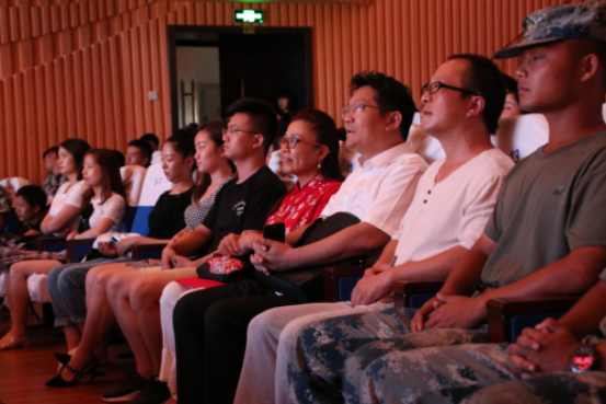 重温“红色记忆”讴歌伟大时代——我院2018级新生观摩话剧《永远的温暖》