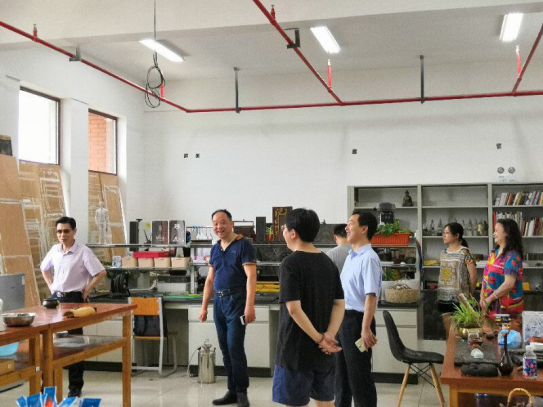 院领导检查社文系文保专业实训室建设情况