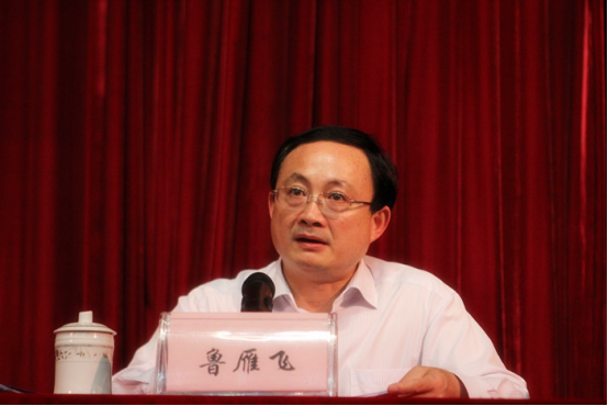 学院党委召开领导干部个人报告事项两项法规学习会