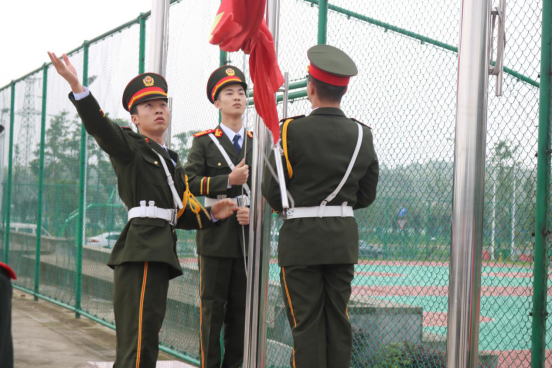 学院举行2018年春季学期第四次升旗仪式