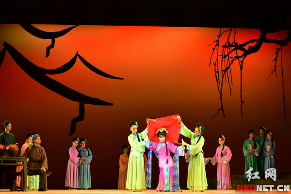 红网—原创湘剧高腔《书香天下》上演 非遗文化展新韵