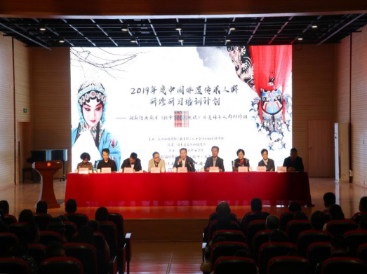 湘剧名家齐聚湖艺 共同助力非遗传承——湘剧经典剧目《抢伞》《拨火棍》传承人群研修班正式开班