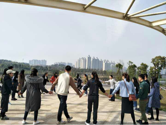 社文系开展团学会团辅活动