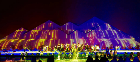 舞蹈系学子为“南县双节”添“春色”