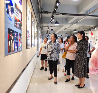 西藏山南文化局长培训班学员来美术系交流调研