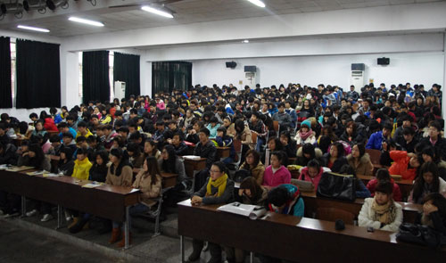 美术系举办学习贯彻十八精神学生专题会议