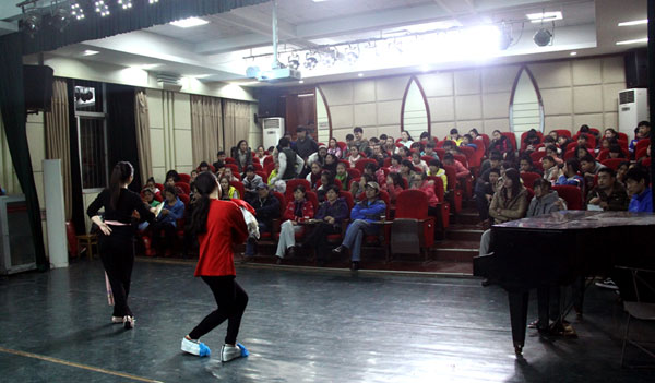 戏剧系成功举办“牡丹亭下的朱丽叶”文化讲座