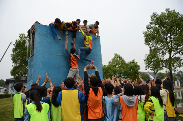 社文系组织酒店管理专业学生开展素质拓展训练
